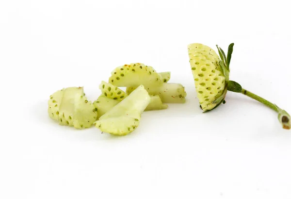 Frutta alla fragola, verde acerba, ripresa in studio — Foto Stock