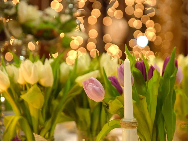 Bild von Blumen auf einem Hochzeitstisch — Stockfoto