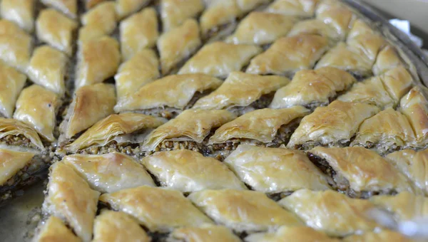 Türkisches Ramadan-Dessert Baklava mit Walnüssen — Stockfoto