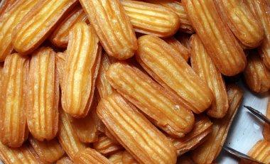 Türk geleneksel tatlısı tulumba denir