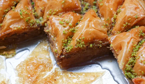 Türkisches traditionelles Dessert namens Baklava — Stockfoto