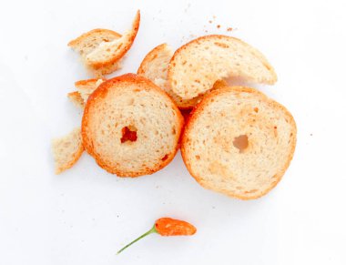 Fırında dilim rulo, kırmızı biber biber lezzet ile