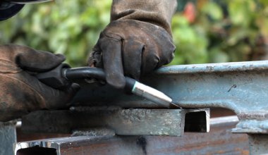 Kaynak Work.Sparks ve kaynak eser duman