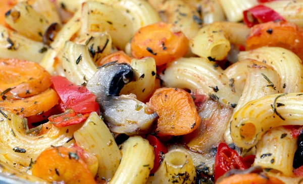 Makarna, baharatlar, sebzeleri ve meyveleri