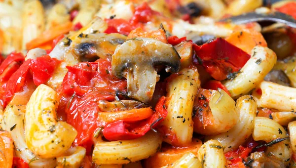 Makarna, baharatlar, sebzeleri ve meyveleri