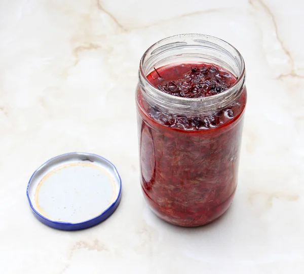 Ev yapımı bitkisel yağ St Johns wort, bitki gelen şifa