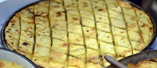 Kue buatan sendiri tradisional yang disebut gomleze di macedonia — Stok Foto