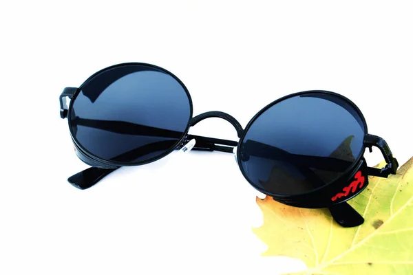 Ronde gepolariseerde retro zonnebrillen, — Stockfoto