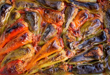 Geleneksel yemek biber dolma ve kıyılmış et biber dolma