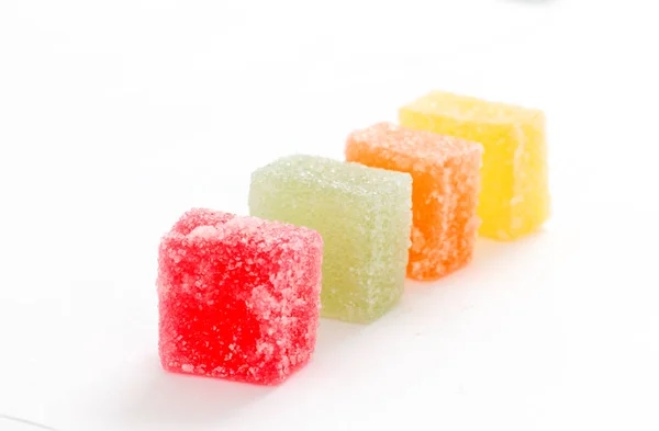 Dolcezza colorata.Gelatine su panificio bianco — Foto Stock