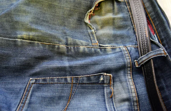 . Oude grunge vintage denim jeans mode ontwerp. Donkere randen. Detail — Stockfoto