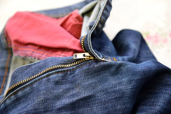 . Old grunge vintage denim jeans fashion design. Dark edged.Detail — Stock Photo, Image