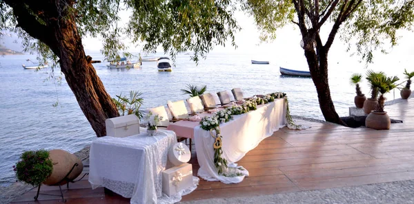 Dobře zařízené svatební tabule v restauraci v Makedonie ohrid — Stock fotografie