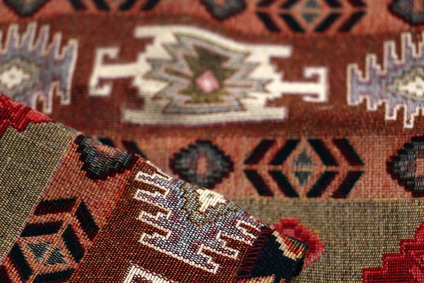 Mat için çarpıcı süsleme