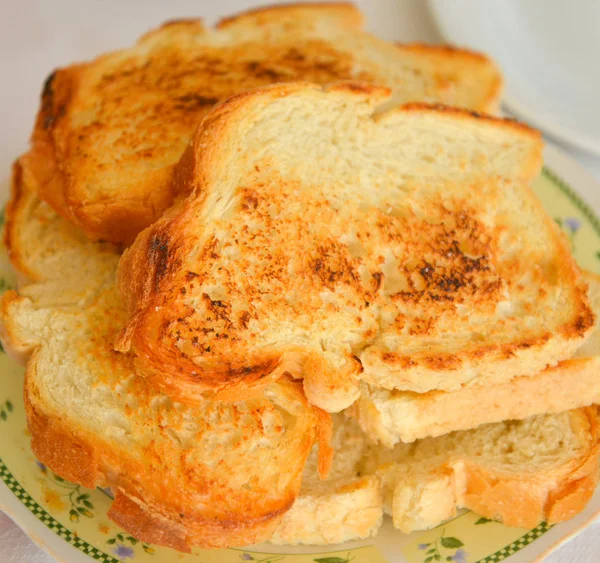 Pan asado, tostadas, en un restaurante — Foto de Stock