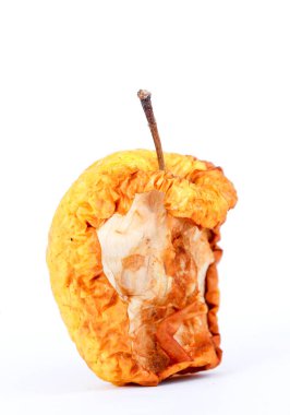 kurutulmuş elma üzerine beyaz izole