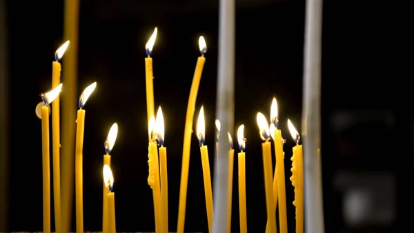 De kaarsen in de Macedonische orthodoxe kerk — Stockfoto