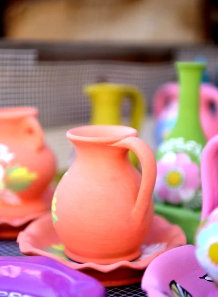 Buque de cerámica hecho a mano en un mercado , —  Fotos de Stock