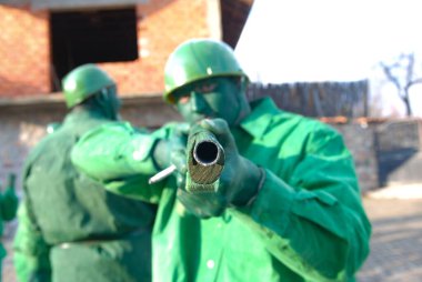 Makedonya 'nın Vevcani kenti - 13 Ocak 2020: Makedonya' nın güneybatısında düzenlenen yıllık Vevcani Karnavalı 'na katılanlarla birlikte genel atmosfer,