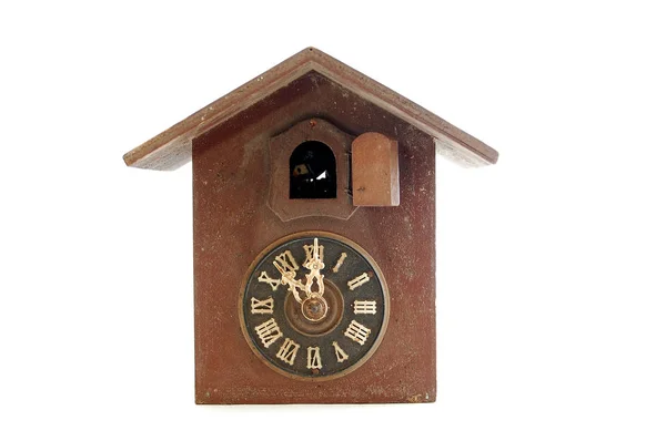 Relógio cuco vintage no fundo branco — Fotografia de Stock