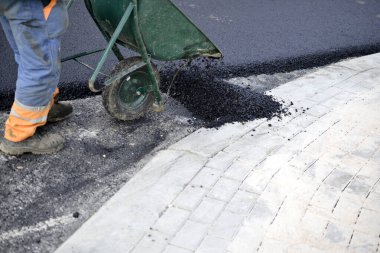 Bir sokak yolunun yeniden inşası, belediye işleri.