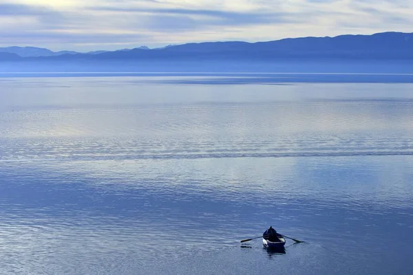 Barco en un lago ohrid en macedonia — Foto de Stock