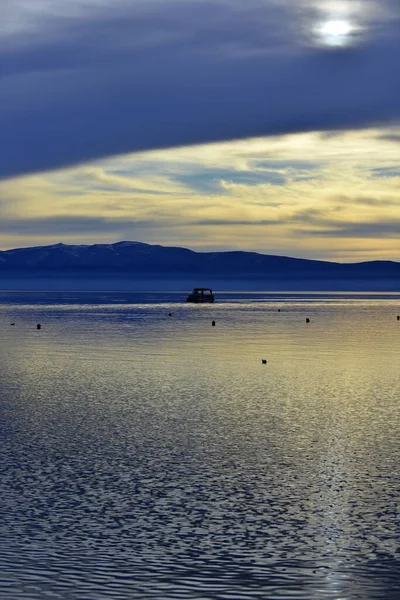 Letní Západ Slunce Nad Jezerem Ohrid Malou Lodí — Stock fotografie