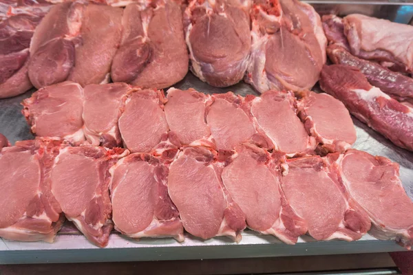 Carne cruda .meat pieza en la tienda — Foto de Stock