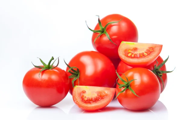 Tomate isolado em branco — Fotografia de Stock