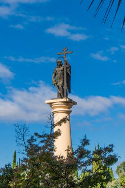 Bir anıt Aziz Michael Archangel maliyeti bir kılıç ve bir 