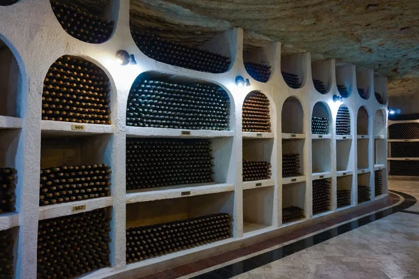 CRICOVA, MOLDOVA - JANUARY 03: underground wine cellar with coll — Stock Photo, Image