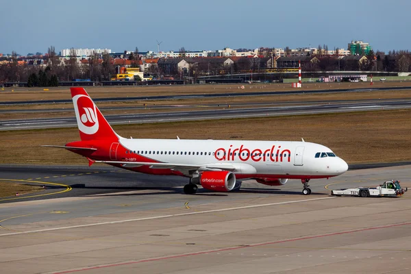 Berlin, Tyskland - 22 mars, 2015: Airberlin Airbus ta av fro — Stockfoto