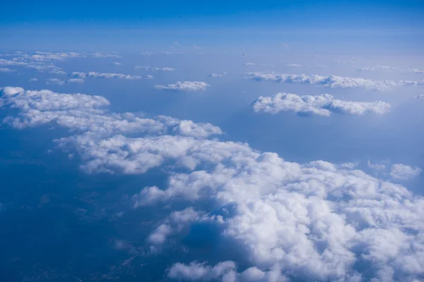 Bela nuvem. nuvens da janela do avião — Fotografia de Stock