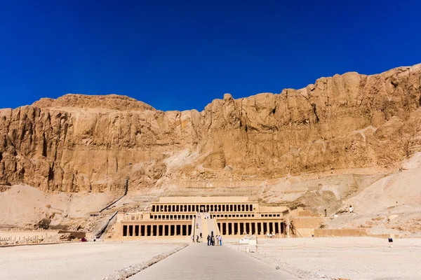 Luxor, Ägypten - 15. Oktober: der Tempel der Hatschepsut bei Luxor i — Stockfoto