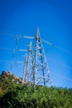 Güç kulesi. Elektrik İletim güç hatları. Elektrik