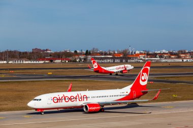 Berlin, Almanya - 22 Mart 2015: Airberlin Airbus çıkar fro
