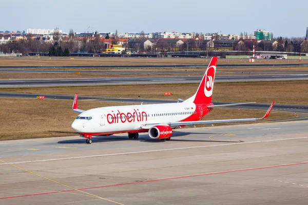 БЕРЛИН, ГЕРМАНИЯ - 22 марта 2015 года: AirBerlin Airbus стартует в аэропорту — стоковое фото