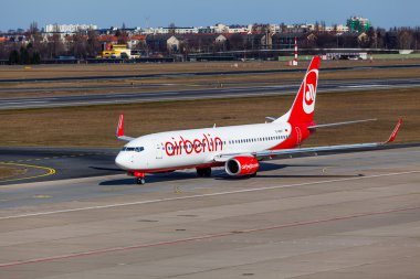 Berlin, Almanya - 22 Mart 2015: Airberlin Airbus çıkar fro