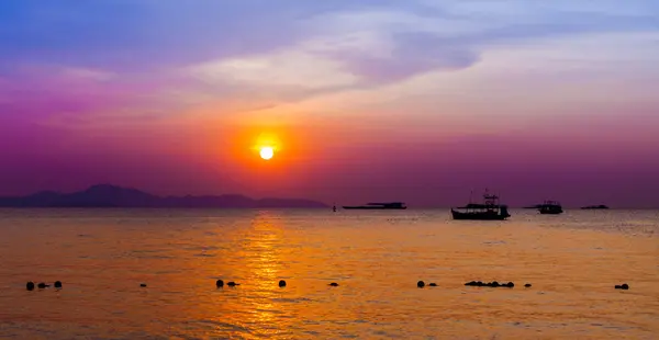 Beautiful landscape. sunset on the beach with fishing boat — Stock Photo, Image