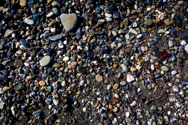Fundo de pedras marinhas. seixos de praia. pedras na praia — Fotografia de Stock
