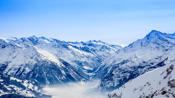 Beau paysage de montagne. Panorama des montagnes d'hiver — Photo