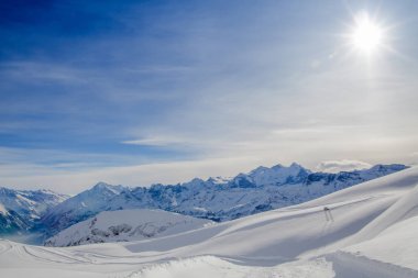 Güzel dağ manzarası. Kış Dağları Panoraması