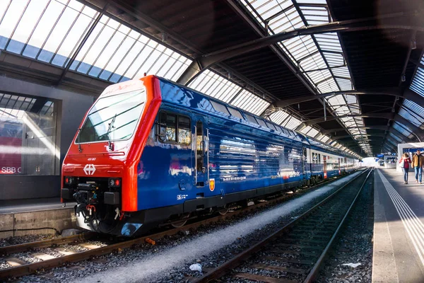 Zurique, Suíça 31 de outubro de 2016: uma locomotiva em Zurique m — Fotografia de Stock