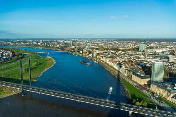 Vista aérea de la ciudad de Düsseldorf en Renania del Norte-Westfalia Alemania — Foto de Stock