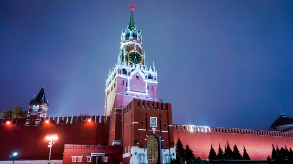 Cremlino di Mosca, Piazza Rossa. Torre Spasskaya e orologio Cremlino . — Foto Stock