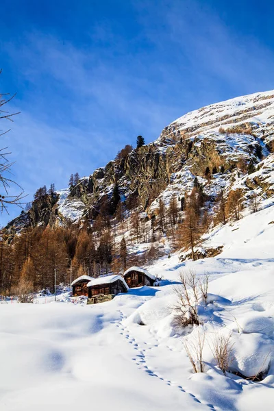 Zermatt, Schweiz. altes Holzhaus in Zermatt — Stockfoto