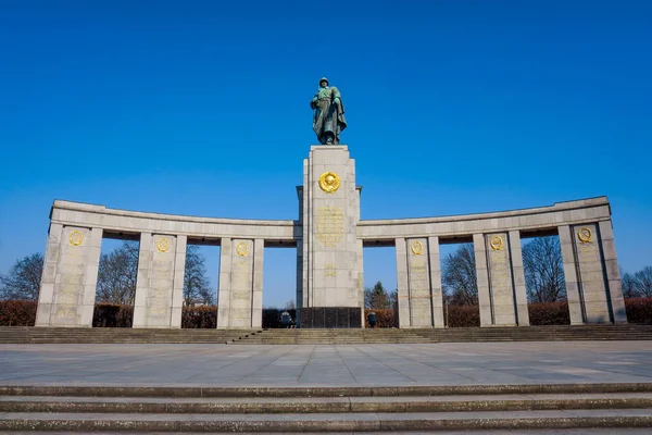 Sovjetisk krigsmindesmærke, Treptower Park, Berlin, Tyskland - Stock-foto