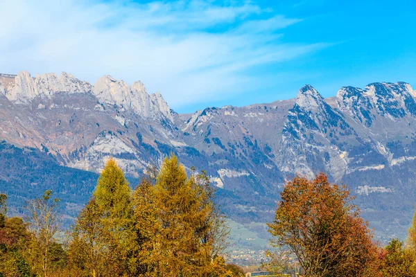 Hösten bergslandskap. Färgglada höstlandskap. bergen — Stockfoto