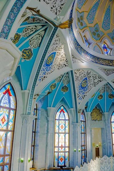 KAZAN, RUSIA - 01 DE DICIEMBRE DE 2014: Interiores del famoso Qol Shari —  Fotos de Stock