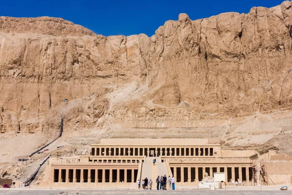 Luxor, Egito - Oktober 15: O templo de Hatshepsut perto de Luxor i — Fotografia de Stock
